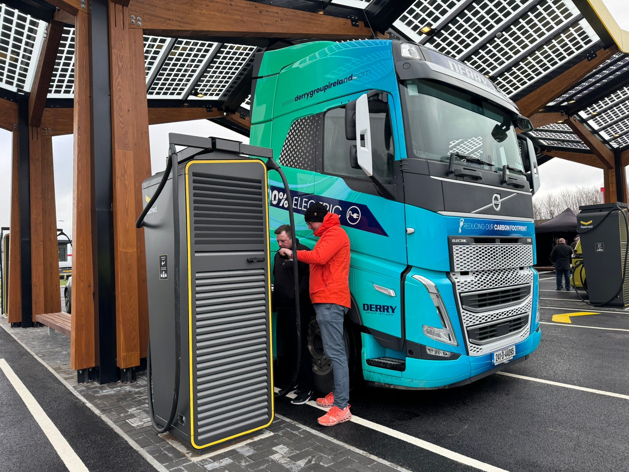 Volvo FH Electric charging