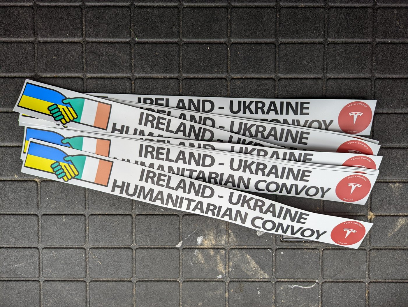 “Ireland – Ukraine Humanitarian Convoy” stickers